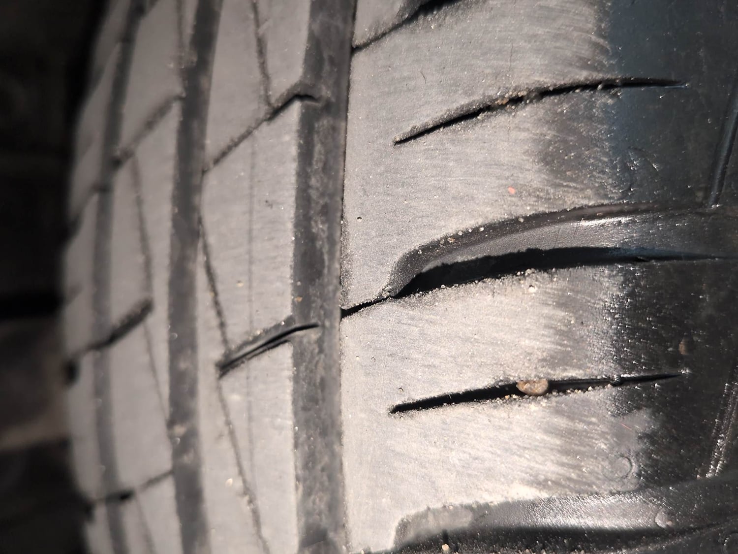Used 2025 Renault Kwid RXT 1.0L AMT Petrol Automatic tyres RIGHT FRONT TYRE TREAD VIEW