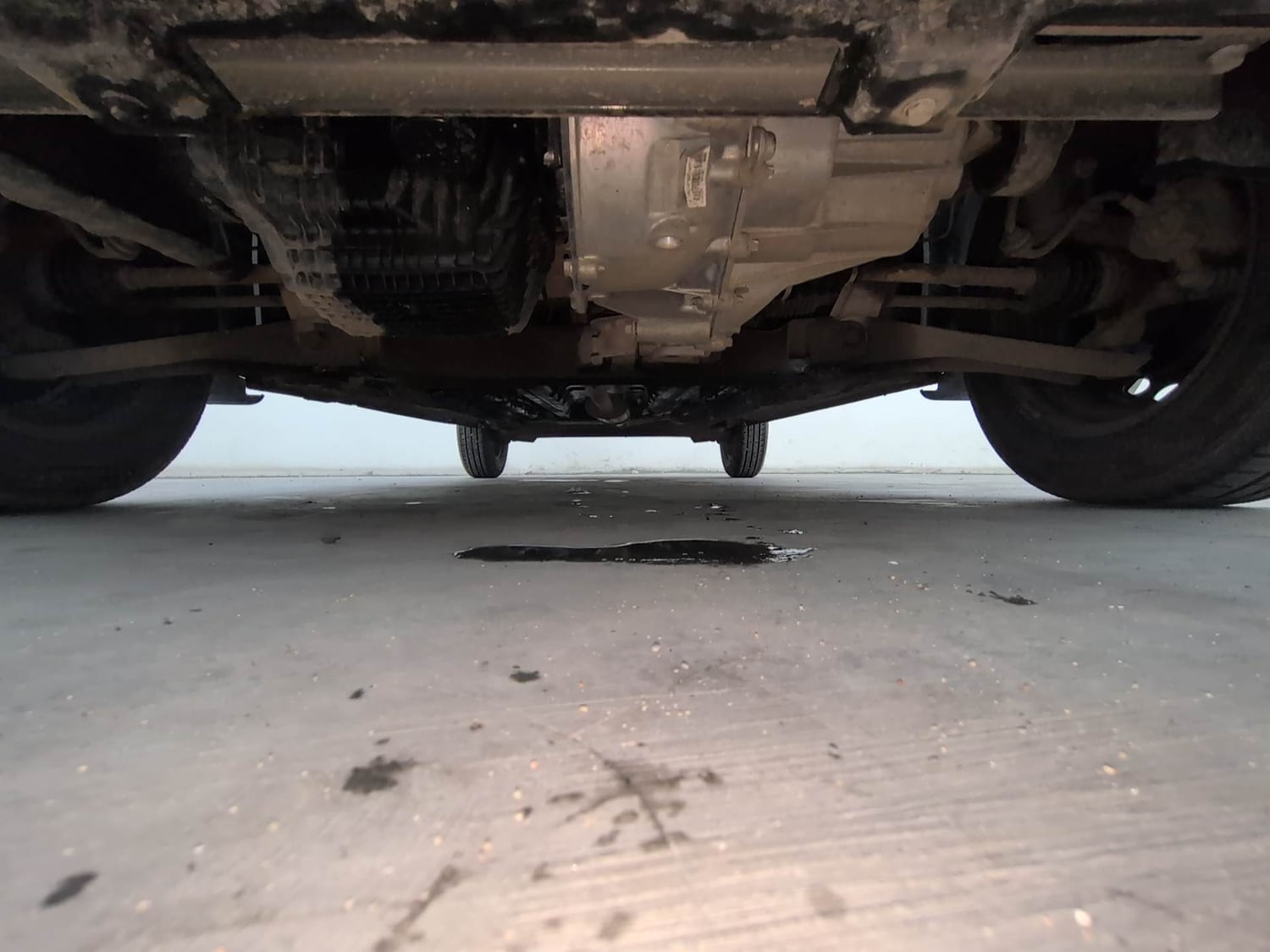 Used 2025 Renault Kwid RXT 1.0L AMT Petrol Automatic extra FRONT LEFT UNDERBODY VIEW