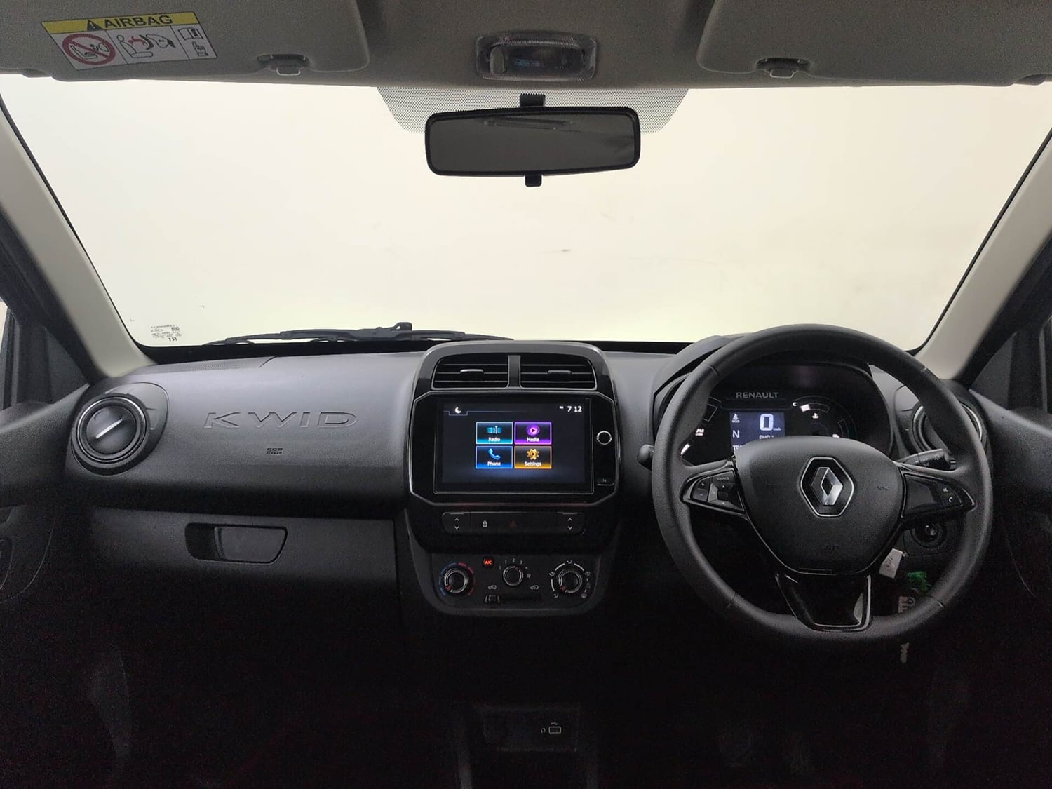 Used 2025 Renault Kwid RXT 1.0L AMT Petrol Automatic interior DASHBOARD VIEW