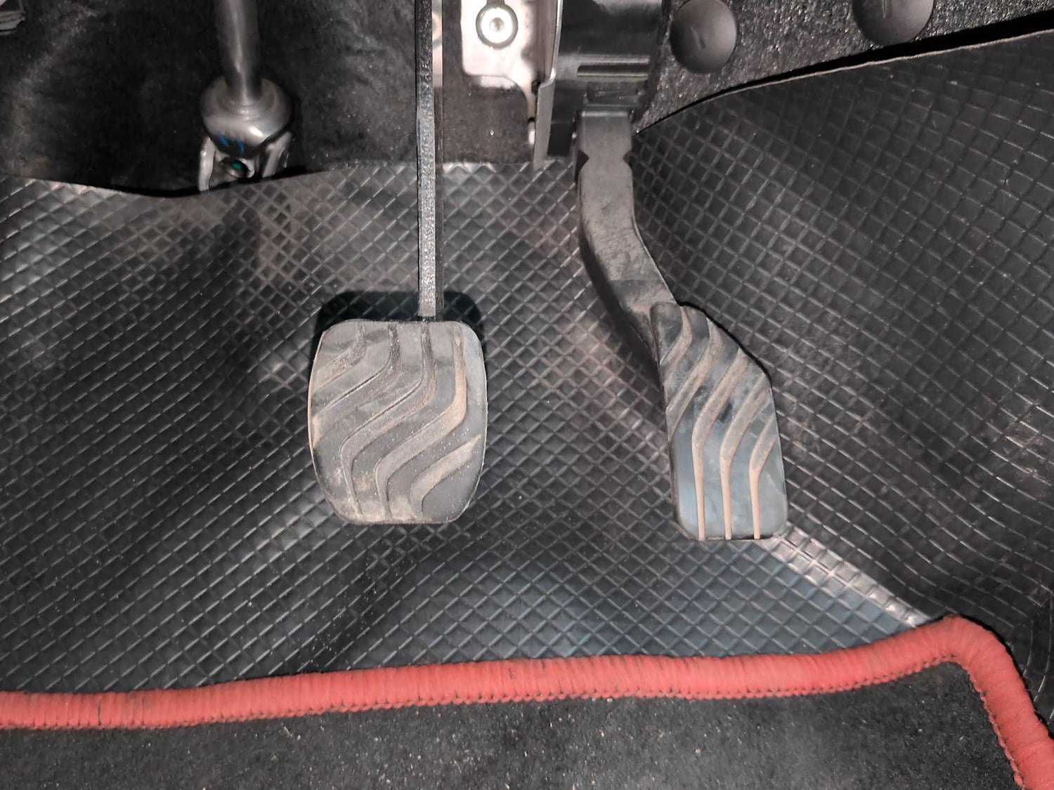 Used 2025 Renault Kwid RXT 1.0L AMT Petrol Automatic interior PEDALS VIEW
