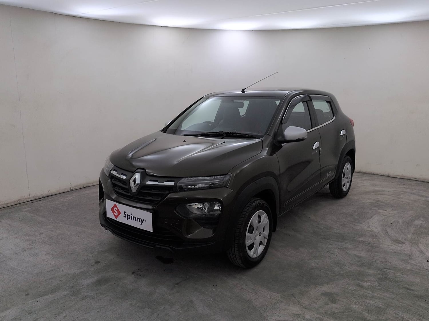 Used 2025 Renault Kwid RXT 1.0L AMT Petrol Automatic exterior LEFT FRONT CORNER VIEW