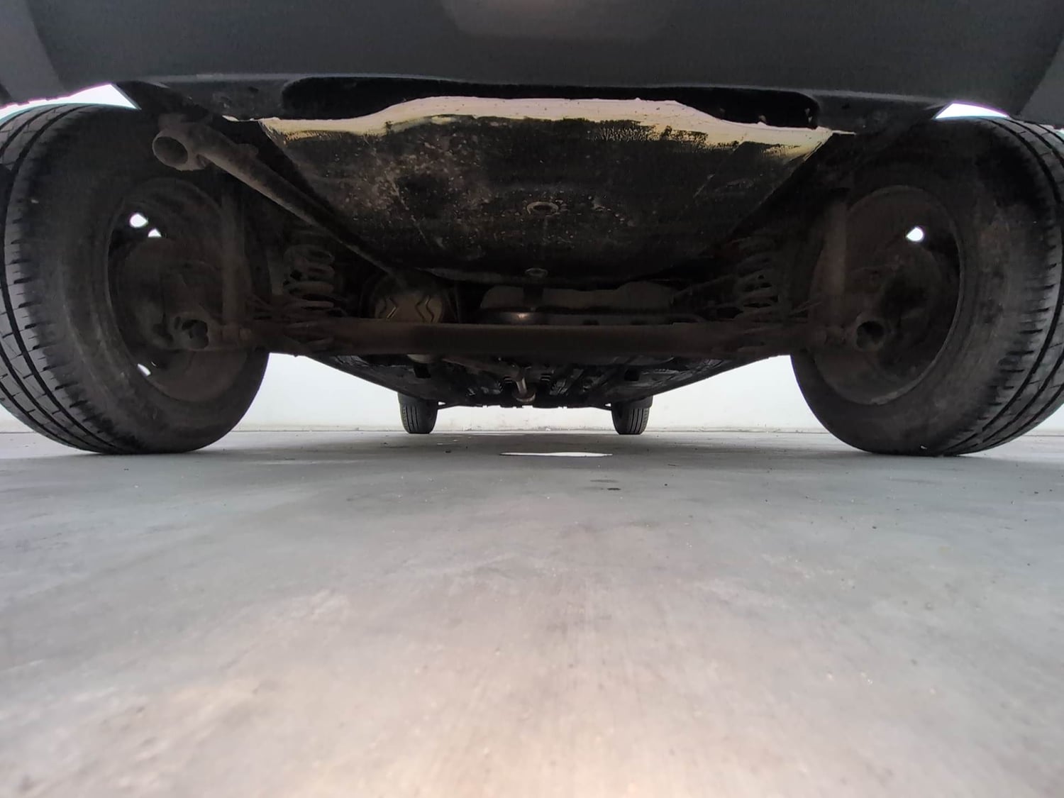 Used 2025 Renault Kwid RXT 1.0L AMT Petrol Automatic extra REAR UNDERBODY VIEW (TAKEN FROM REAR)
