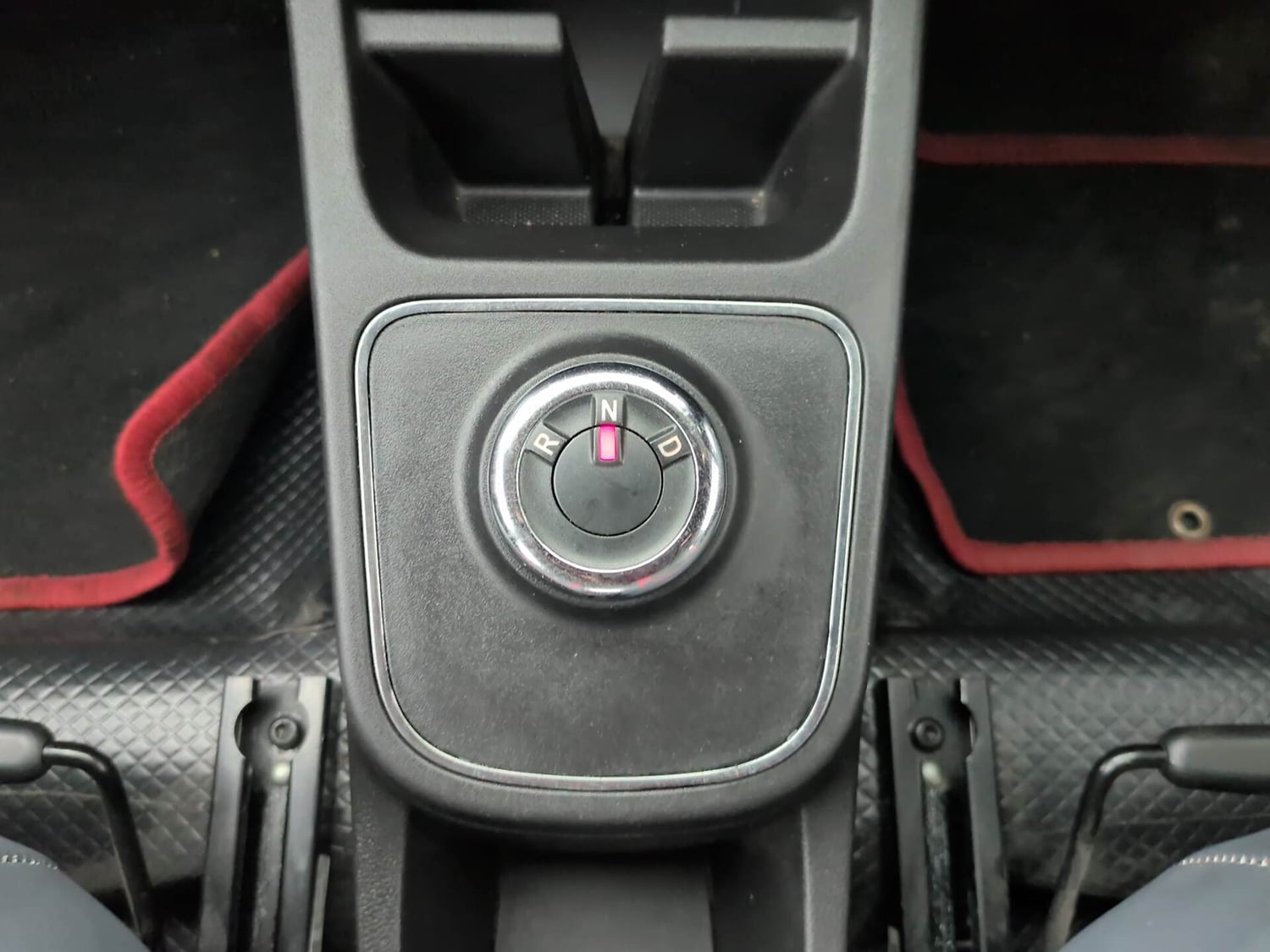 Used 2025 Renault Kwid RXT 1.0L AMT Petrol Automatic interior GEAR  KNOB VIEW