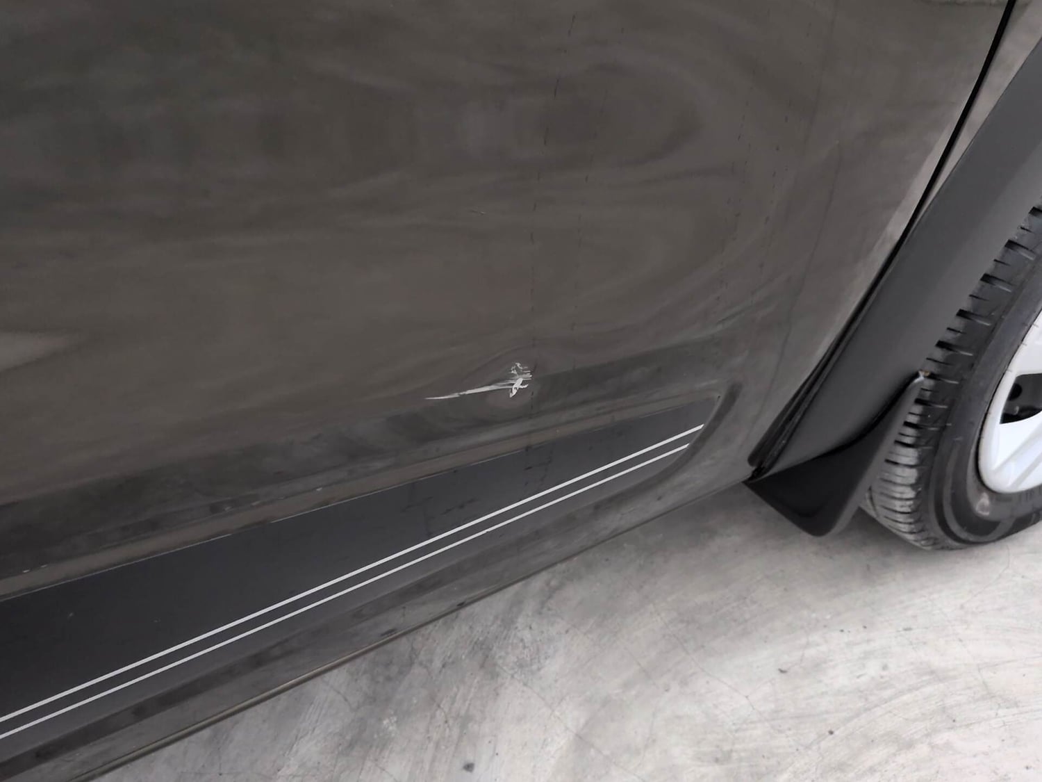 Used 2025 Renault Kwid RXT 1.0L AMT Petrol Automatic dents MINOR SCRATCH