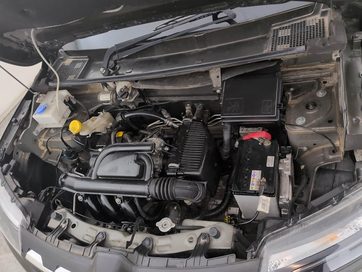 Used 2025 Renault Kwid RXT 1.0L AMT Petrol Automatic engine ENGINE LEFT SIDE VIEW