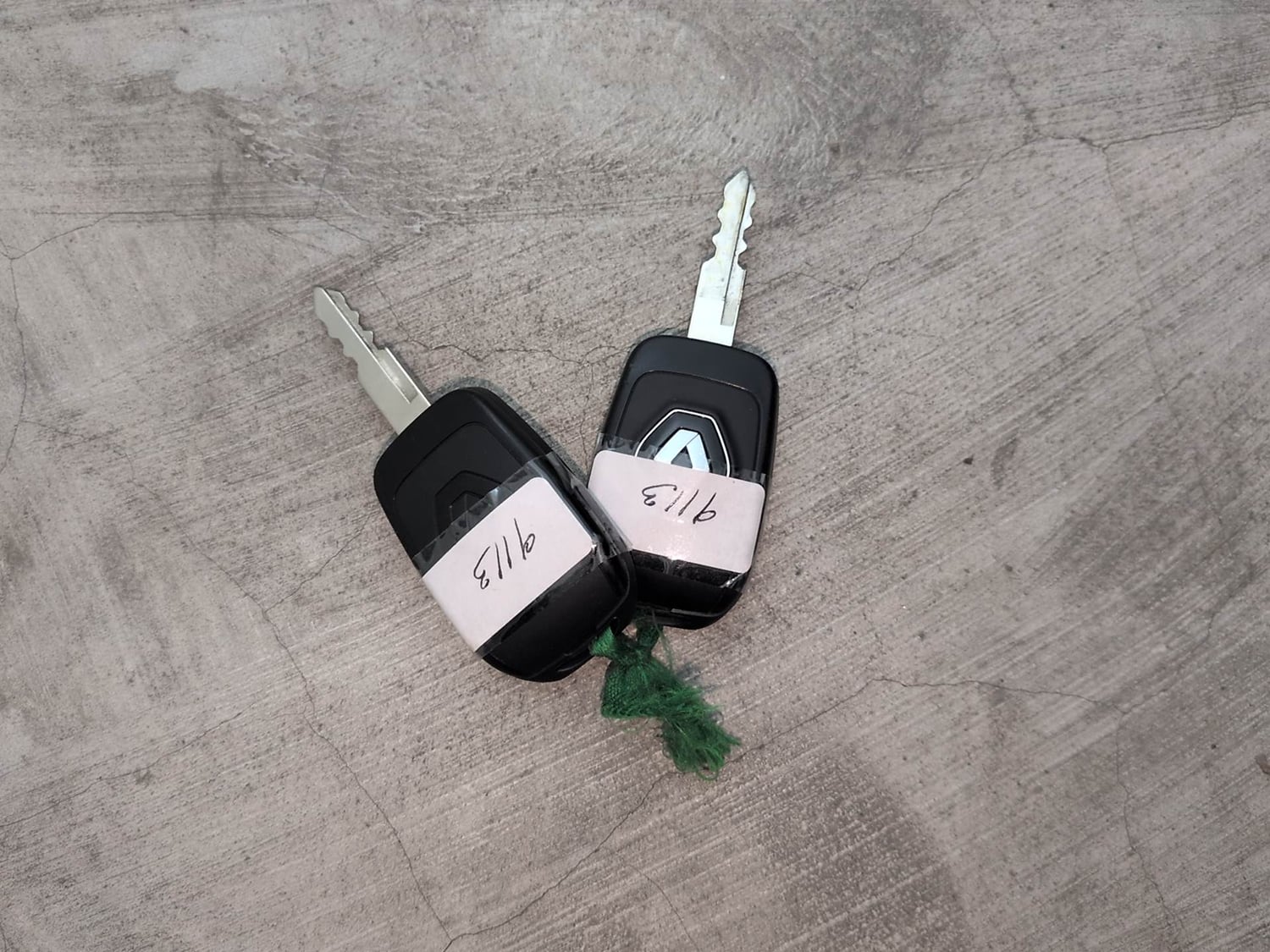 Used 2025 Renault Kwid RXT 1.0L AMT Petrol Automatic extra CAR KEY VIEW