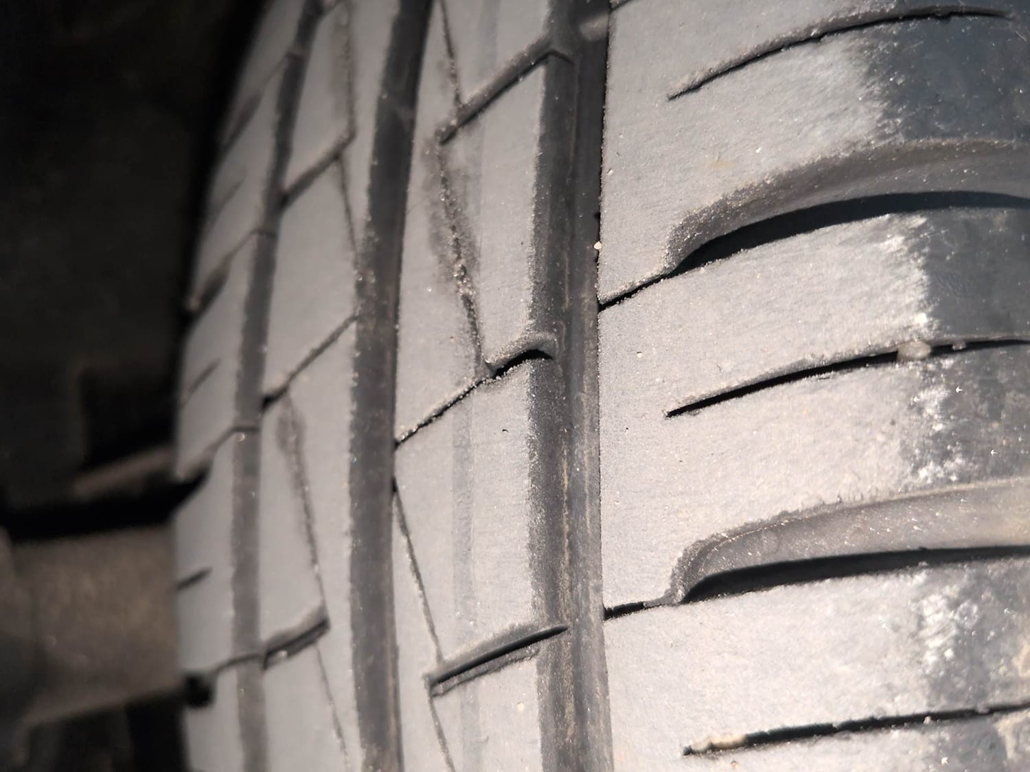 Used 2025 Renault Kwid RXT 1.0L AMT Petrol Automatic tyres LEFT FRONT TYRE TREAD VIEW