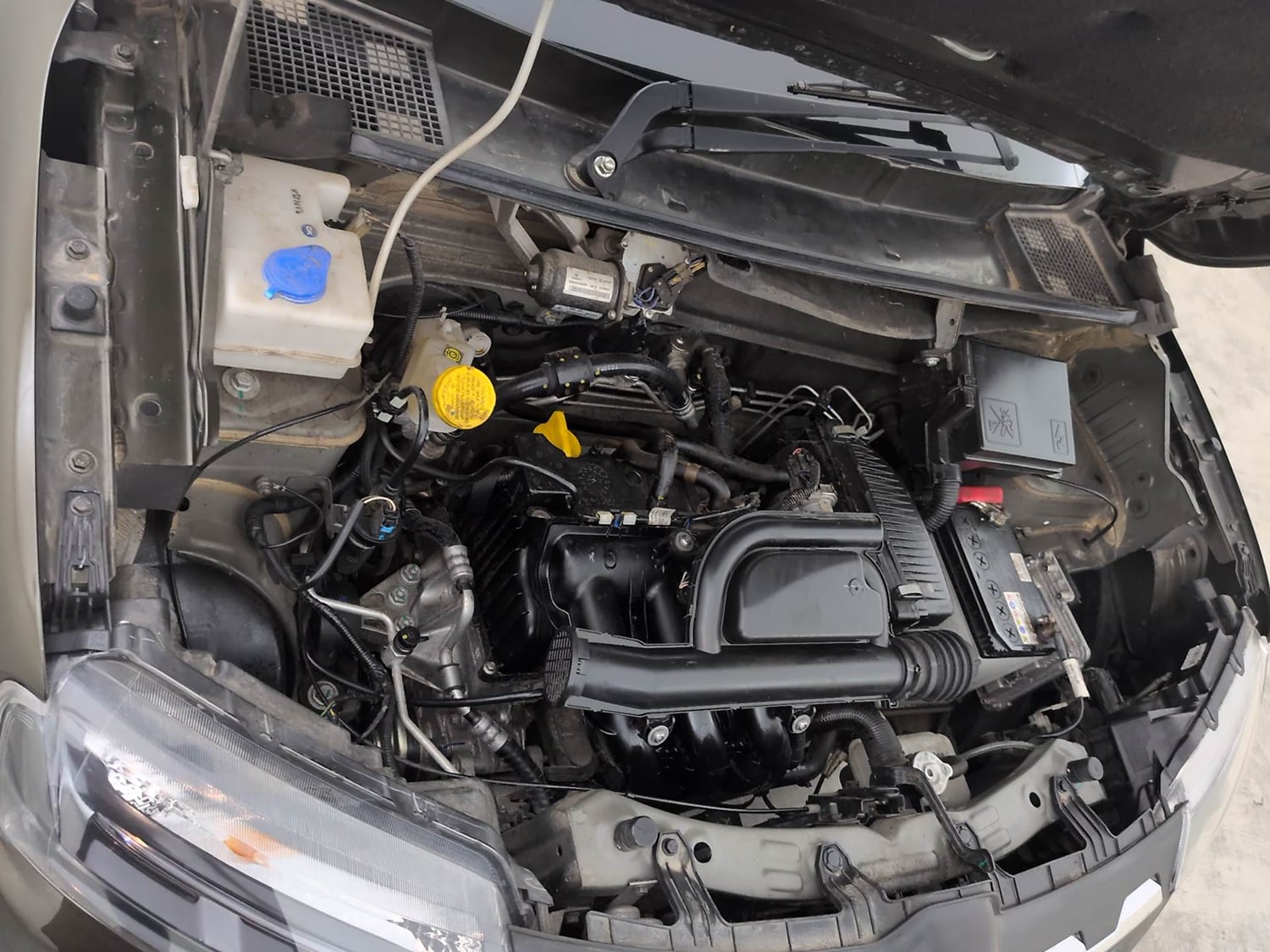 Used 2025 Renault Kwid RXT 1.0L AMT Petrol Automatic engine ENGINE RIGHT SIDE VIEW