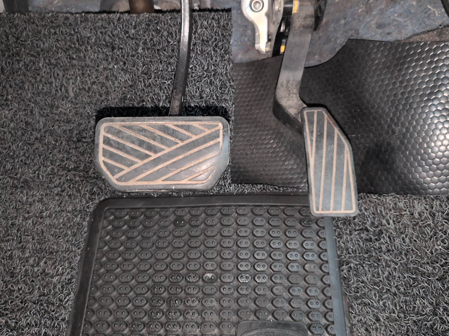Used 2014 Maruti Suzuki Celerio VXi AMT Petrol Automatic interior PEDALS VIEW