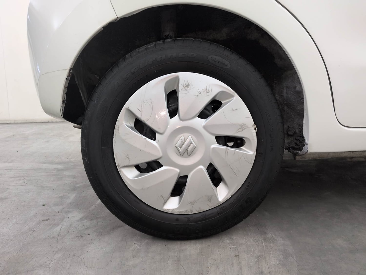 Used 2014 Maruti Suzuki Celerio VXi AMT Petrol Automatic tyres RIGHT REAR TYRE RIM VIEW