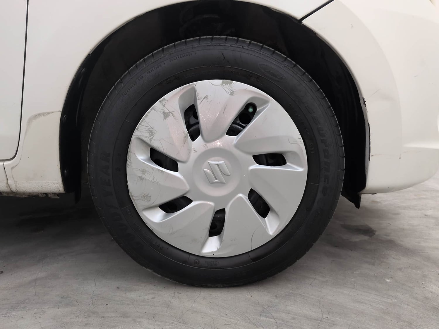 Used 2014 Maruti Suzuki Celerio VXi AMT Petrol Automatic tyres RIGHT FRONT TYRE RIM VIEW