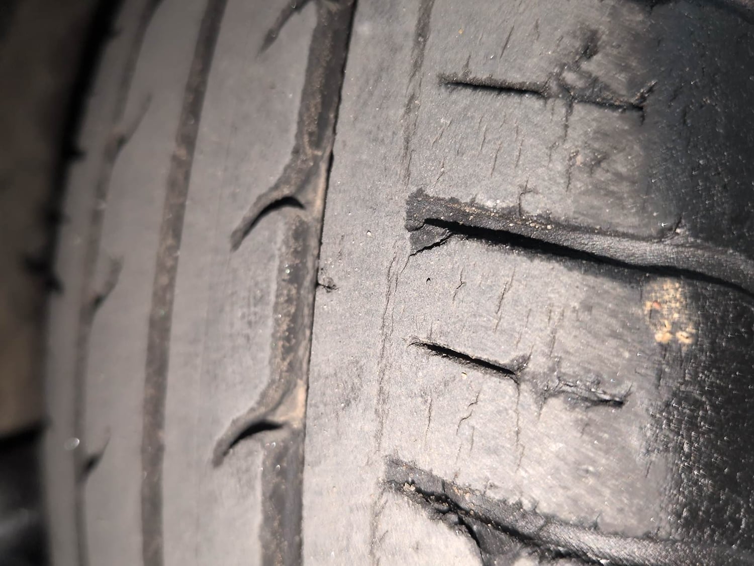 Used 2014 Maruti Suzuki Celerio VXi AMT Petrol Automatic tyres RIGHT FRONT TYRE TREAD VIEW