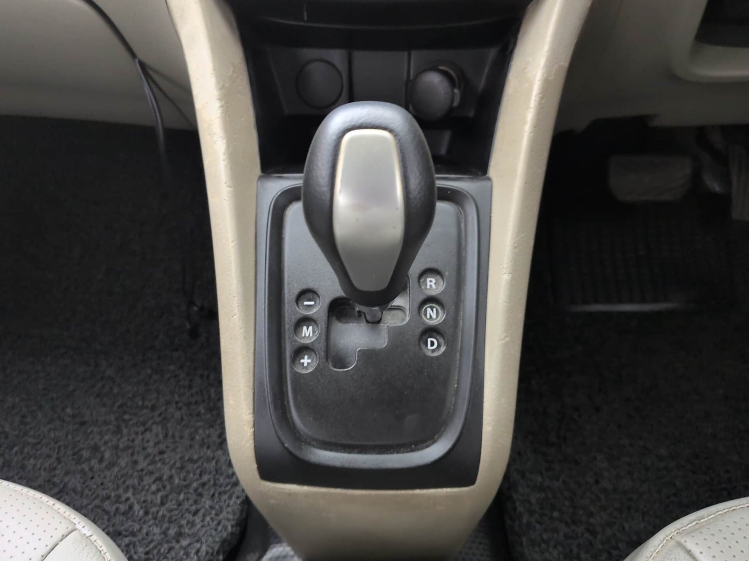 Used 2014 Maruti Suzuki Celerio VXi AMT Petrol Automatic interior GEAR  KNOB VIEW
