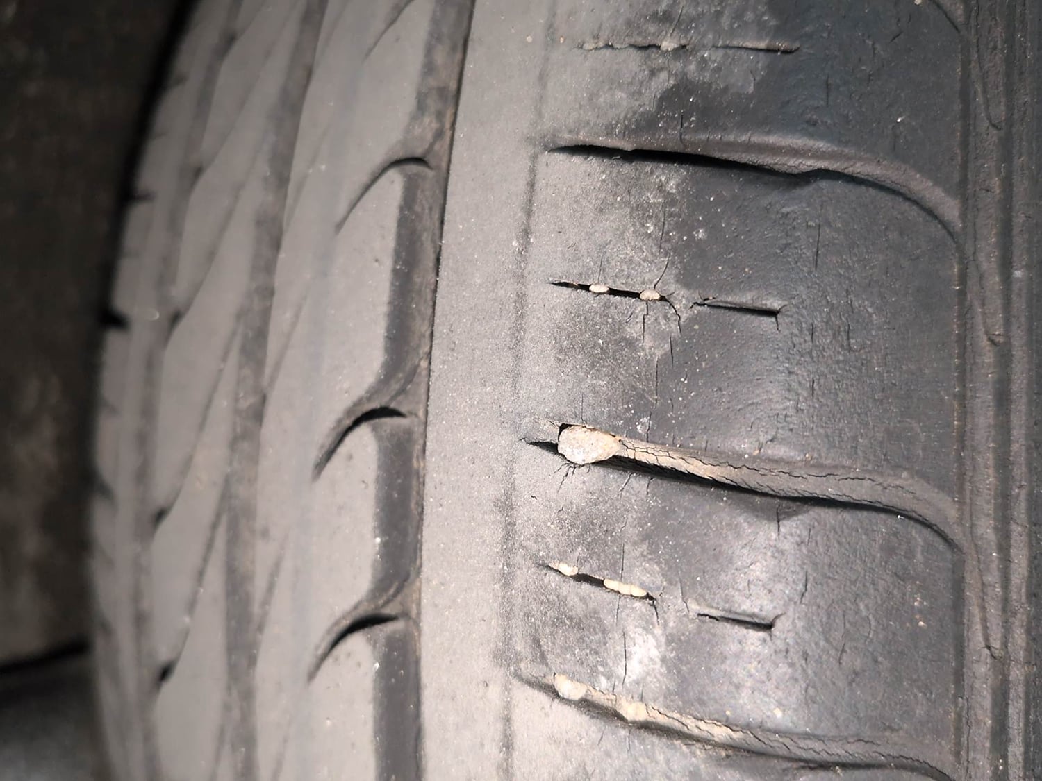 Used 2014 Maruti Suzuki Celerio VXi AMT Petrol Automatic tyres RIGHT REAR TYRE TREAD VIEW