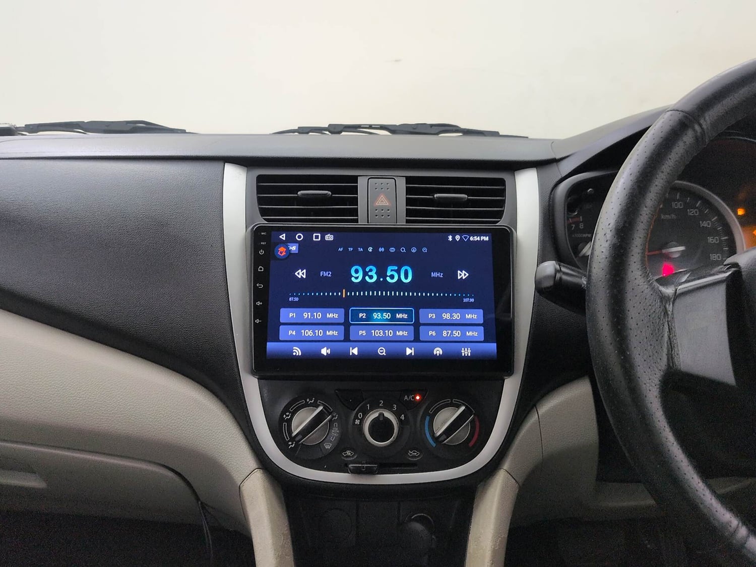 Used 2014 Maruti Suzuki Celerio VXi AMT Petrol Automatic interior MUSIC SYSTEM & AC CONTROL VIEW