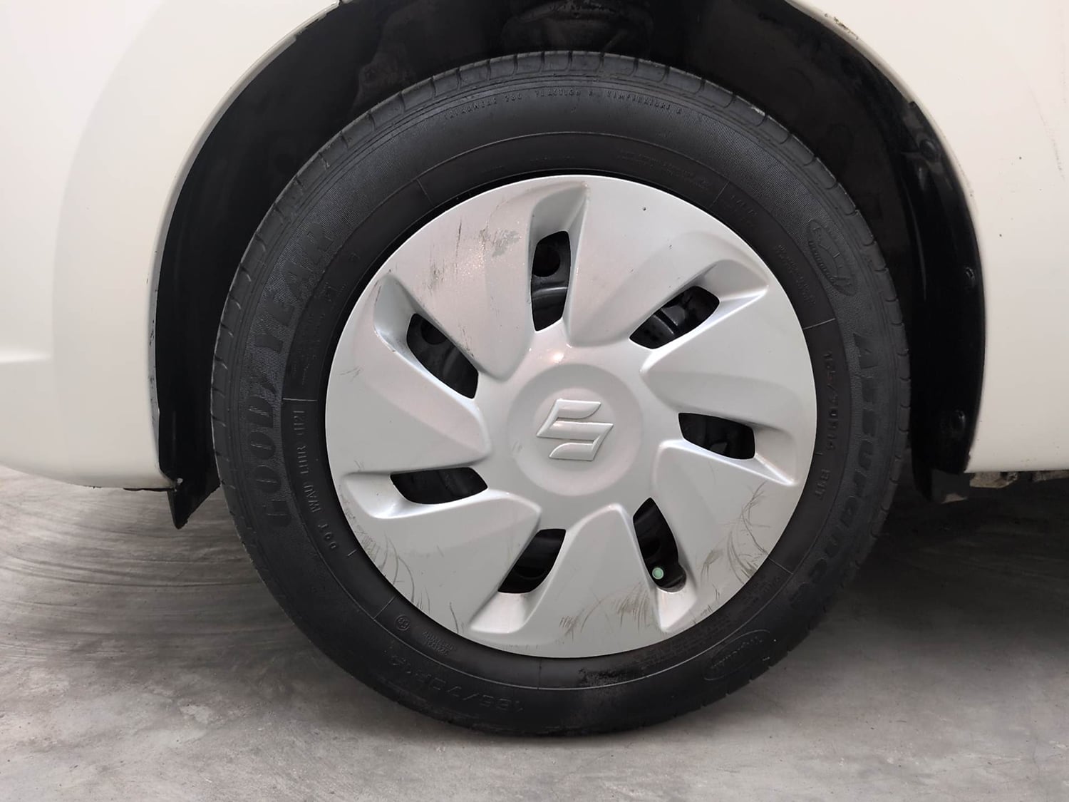 Used 2014 Maruti Suzuki Celerio VXi AMT Petrol Automatic tyres LEFT FRONT TYRE RIM VIEW