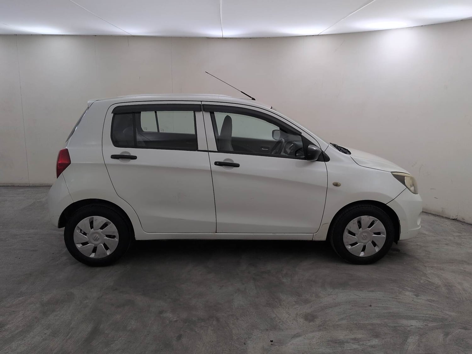 Used 2014 Maruti Suzuki Celerio VXi AMT Petrol Automatic exterior RIGHT SIDE VIEW