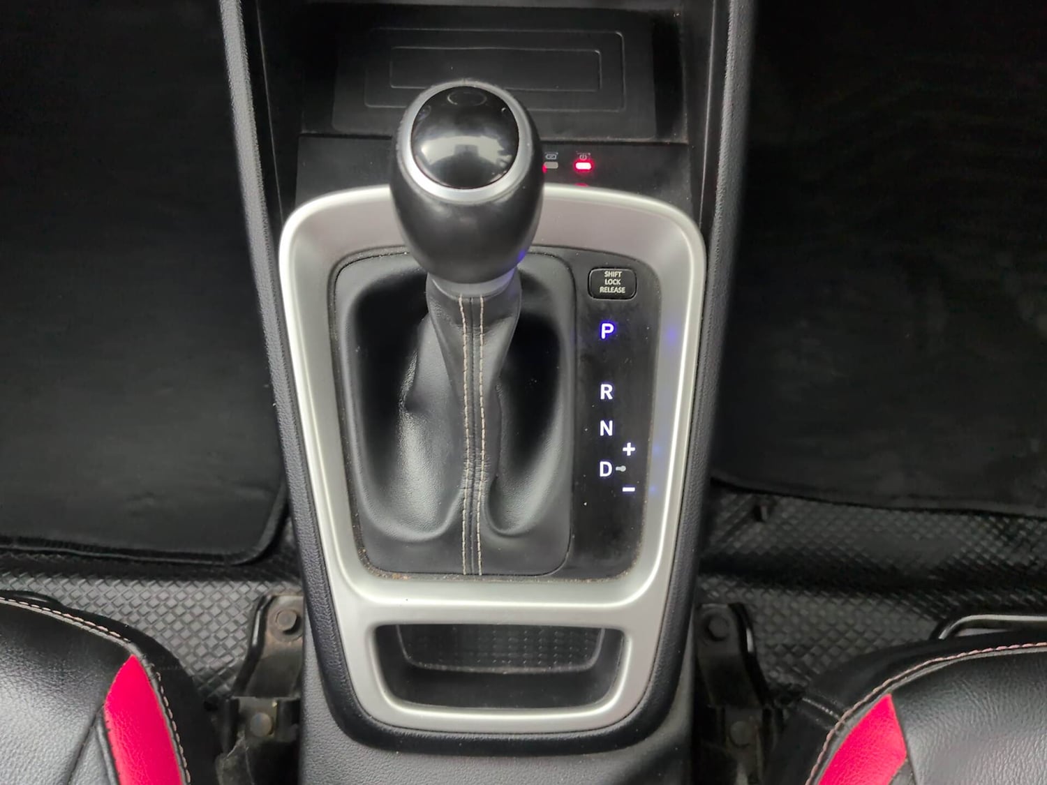 Used 2019 Hyundai Venue SX Plus 1.0 Turbo DCT Petrol Automatic interior GEAR  KNOB VIEW