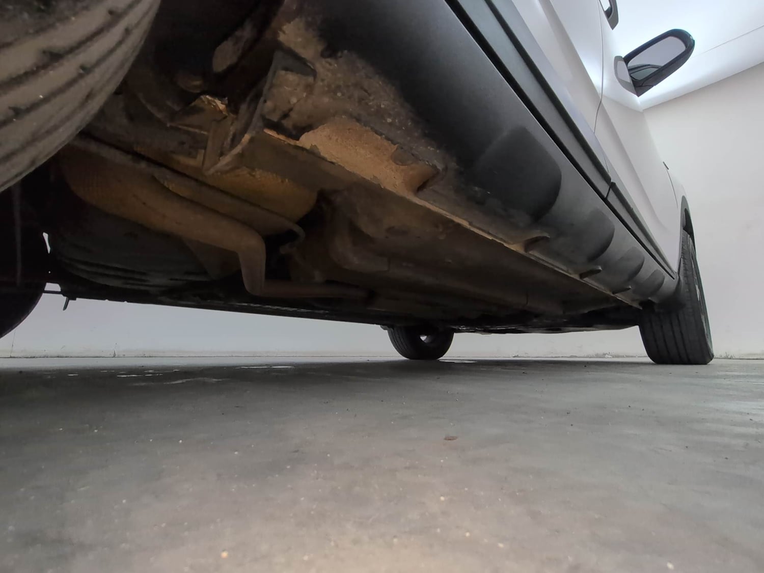 Used 2019 Hyundai Venue SX Plus 1.0 Turbo DCT Petrol Automatic extra REAR RIGHT UNDERBODY VIEW