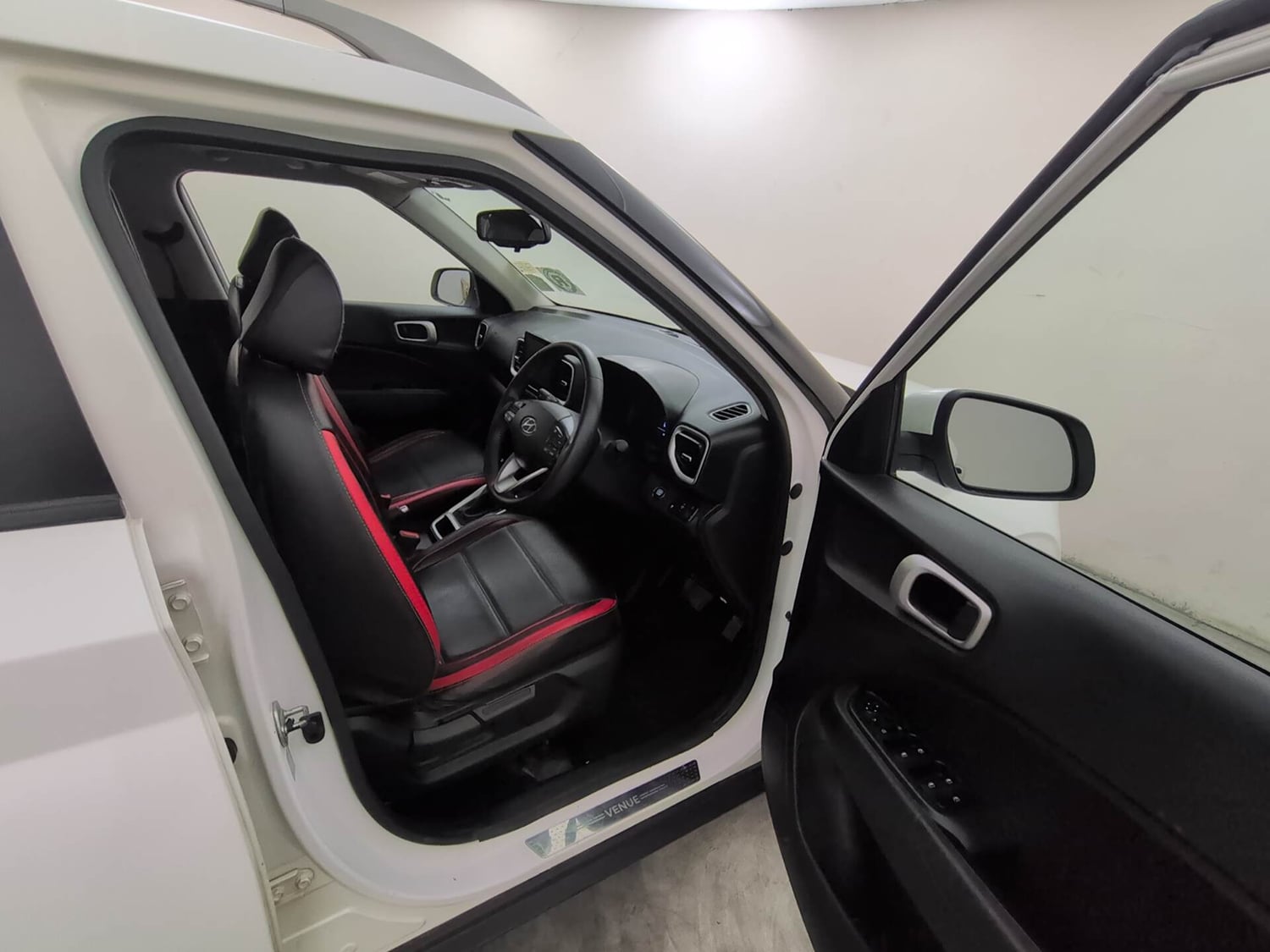 Used 2019 Hyundai Venue SX Plus 1.0 Turbo DCT Petrol Automatic interior RIGHT SIDE FRONT DOOR CABIN VIEW