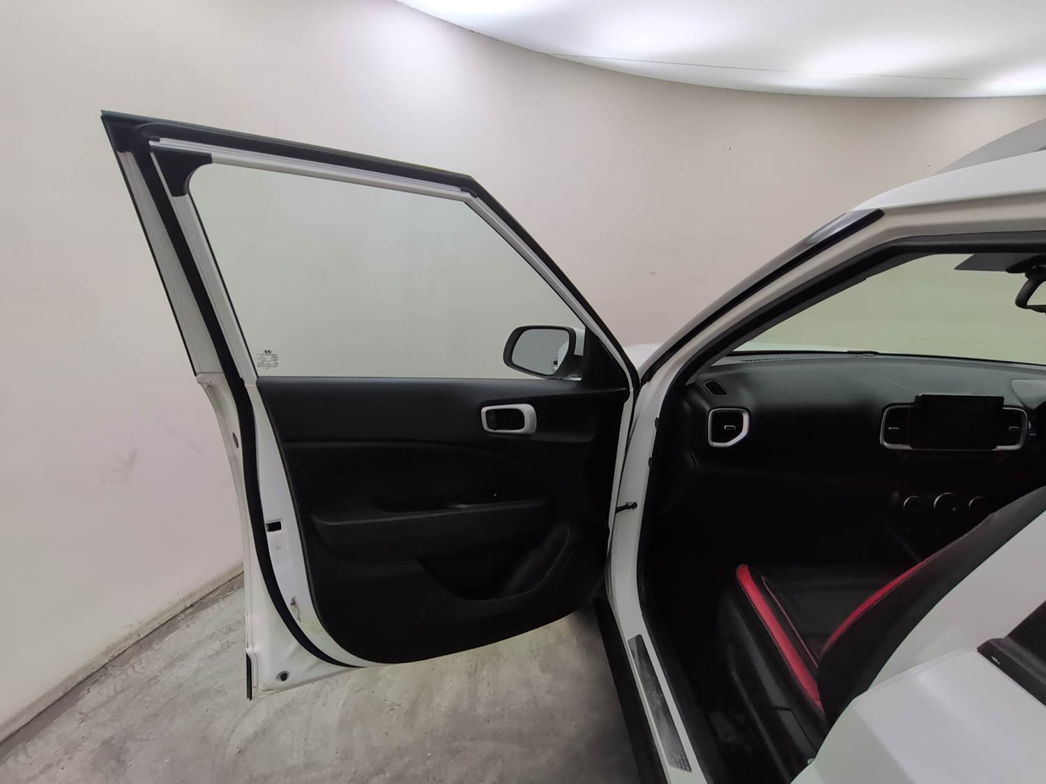 Used 2019 Hyundai Venue SX Plus 1.0 Turbo DCT Petrol Automatic interior LEFT FRONT DOOR OPEN VIEW