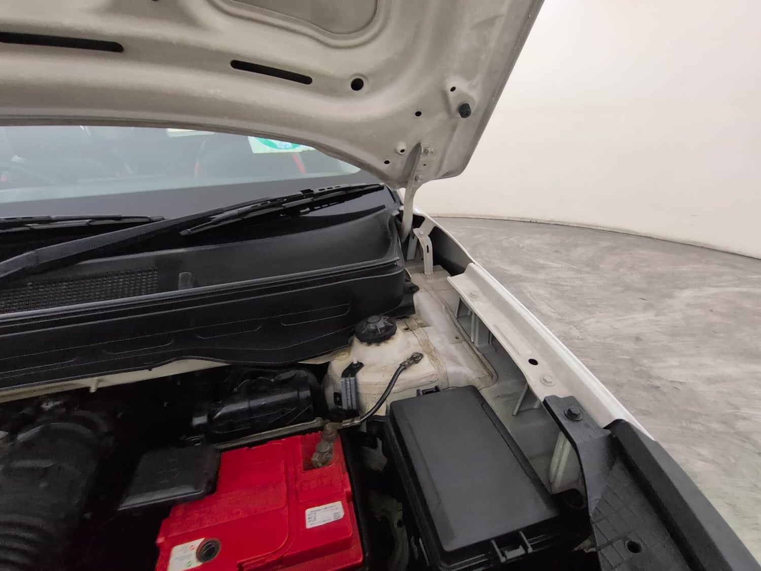 Used 2019 Hyundai Venue SX Plus 1.0 Turbo DCT Petrol Automatic engine ENGINE LEFT SIDE HINGE & APRON VIEW