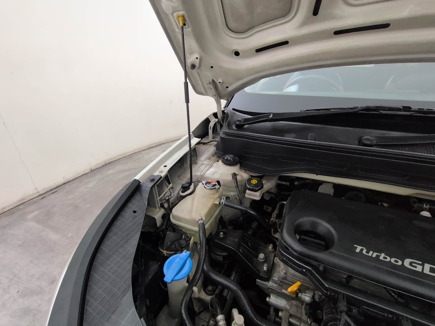 Used 2019 Hyundai Venue SX Plus 1.0 Turbo DCT Petrol Automatic engine ENGINE RIGHT SIDE HINGE & APRON VIEW