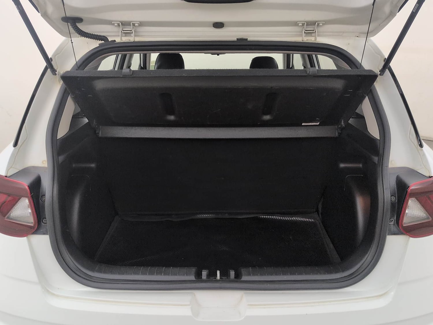 Used 2019 Hyundai Venue SX Plus 1.0 Turbo DCT Petrol Automatic interior DICKY INSIDE VIEW
