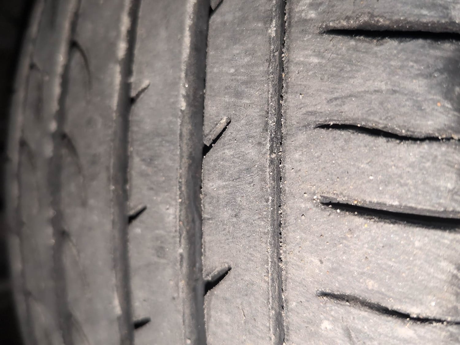 Used 2019 Hyundai Venue SX Plus 1.0 Turbo DCT Petrol Automatic tyres RIGHT FRONT TYRE TREAD VIEW
