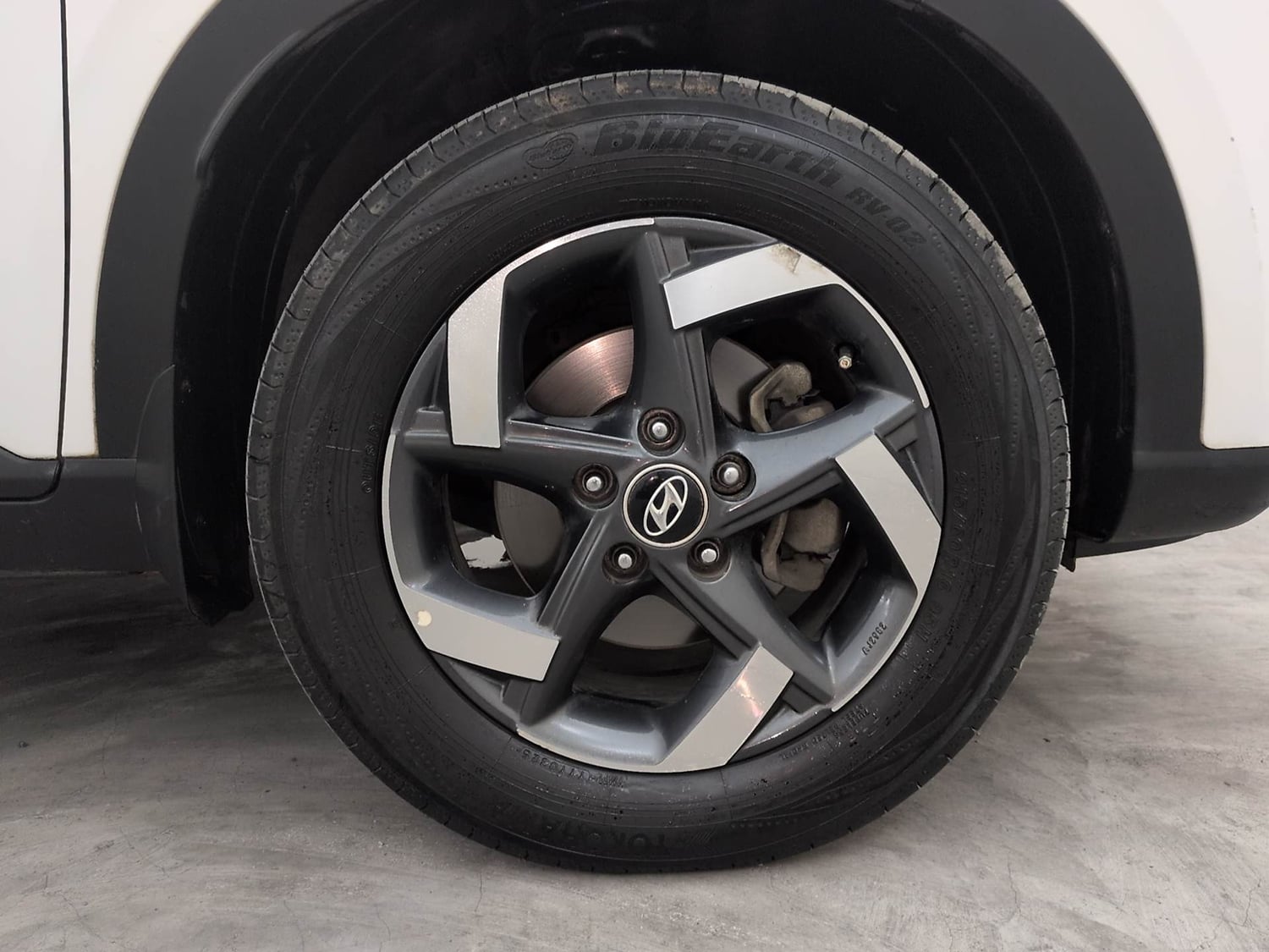 Used 2019 Hyundai Venue SX Plus 1.0 Turbo DCT Petrol Automatic tyres RIGHT FRONT TYRE RIM VIEW