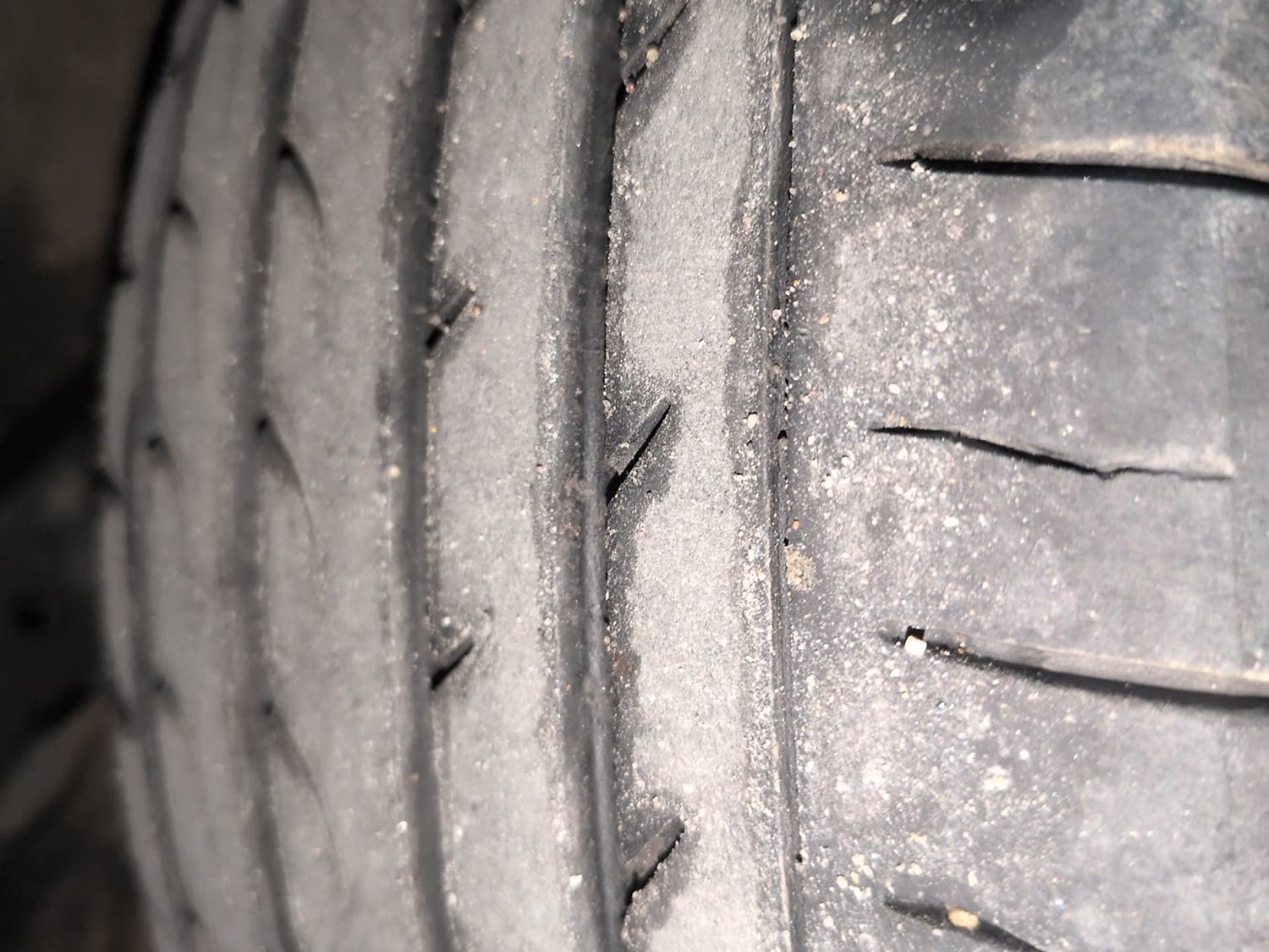 Used 2019 Hyundai Venue SX Plus 1.0 Turbo DCT Petrol Automatic tyres RIGHT REAR TYRE TREAD VIEW