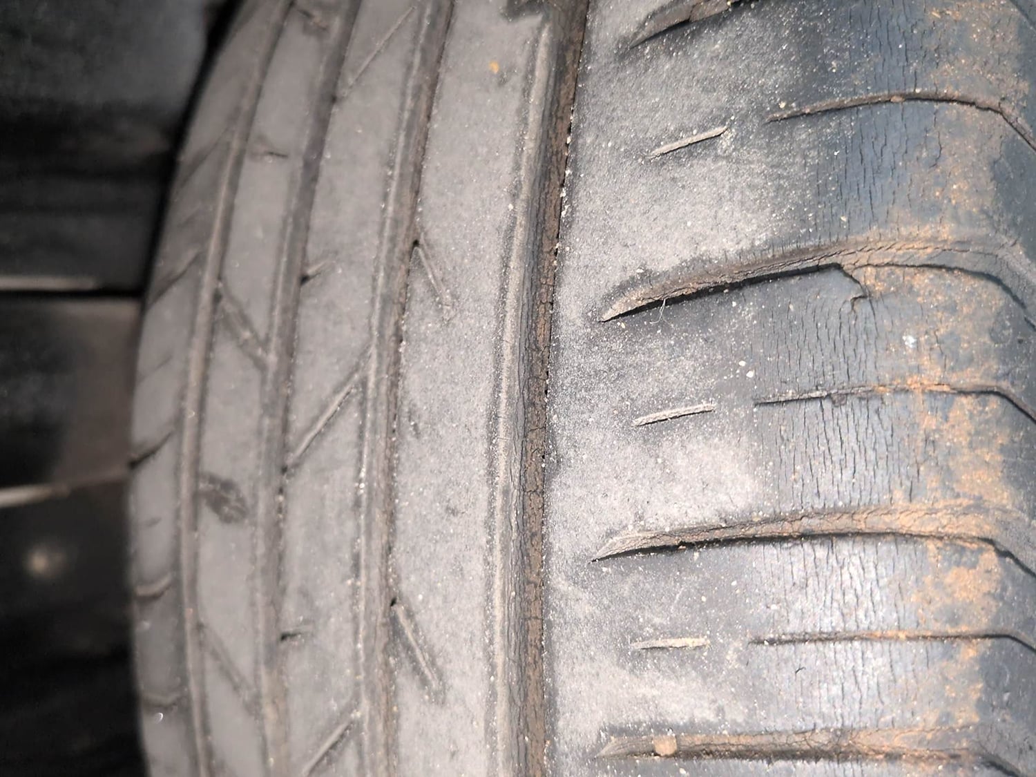 Used 2022 Volkswagen Virtus Topline 1.0 TSI AT Petrol Automatic tyres LEFT REAR TYRE TREAD VIEW