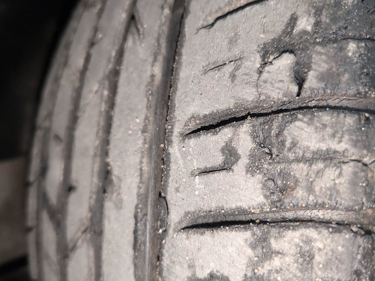 Used 2022 Volkswagen Virtus Topline 1.0 TSI AT Petrol Automatic tyres RIGHT FRONT TYRE TREAD VIEW