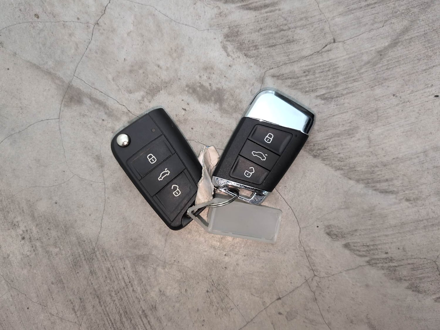 Used 2022 Volkswagen Virtus Topline 1.0 TSI AT Petrol Automatic extra CAR KEY VIEW