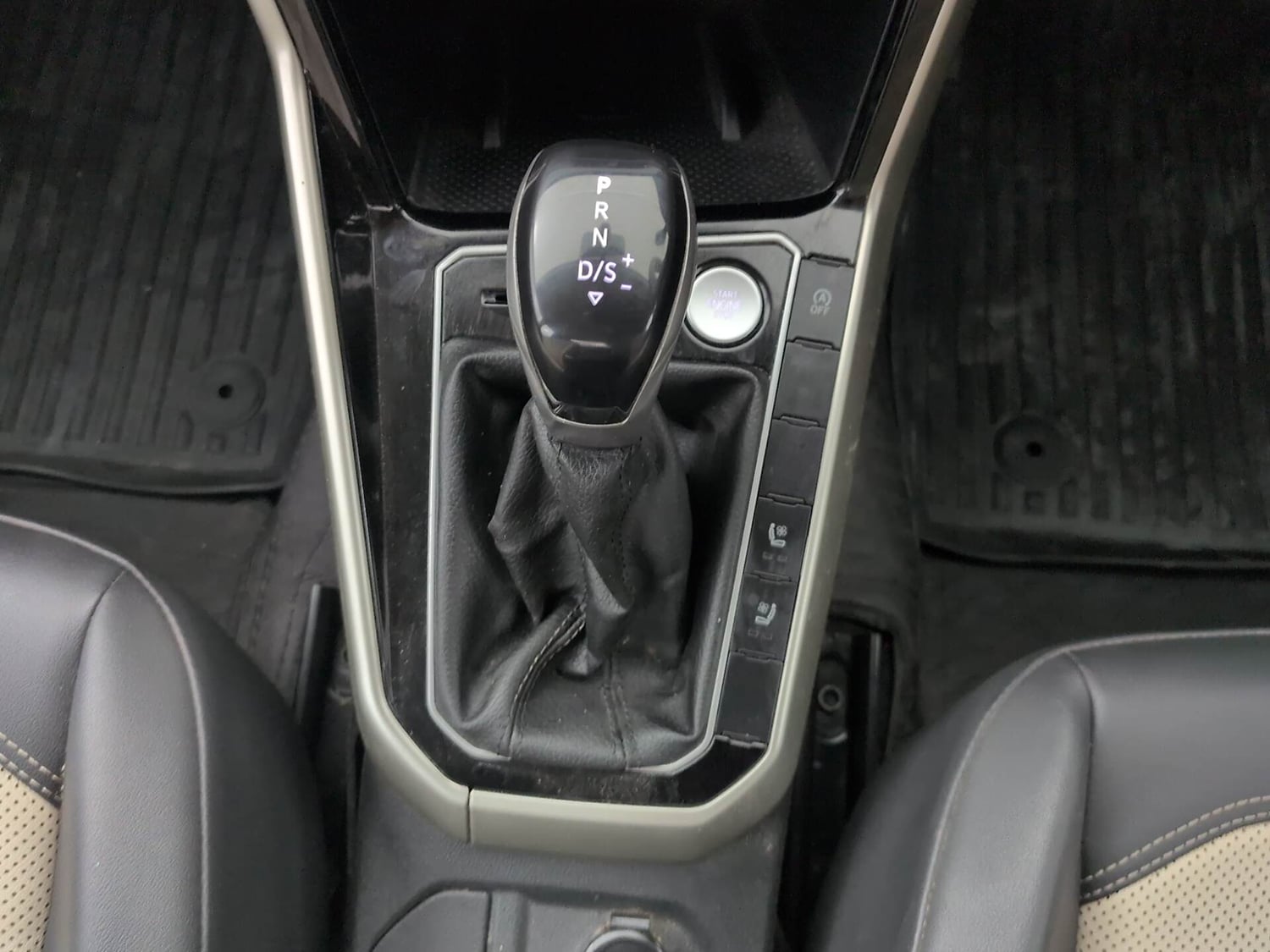 Used 2022 Volkswagen Virtus Topline 1.0 TSI AT Petrol Automatic interior GEAR  KNOB VIEW
