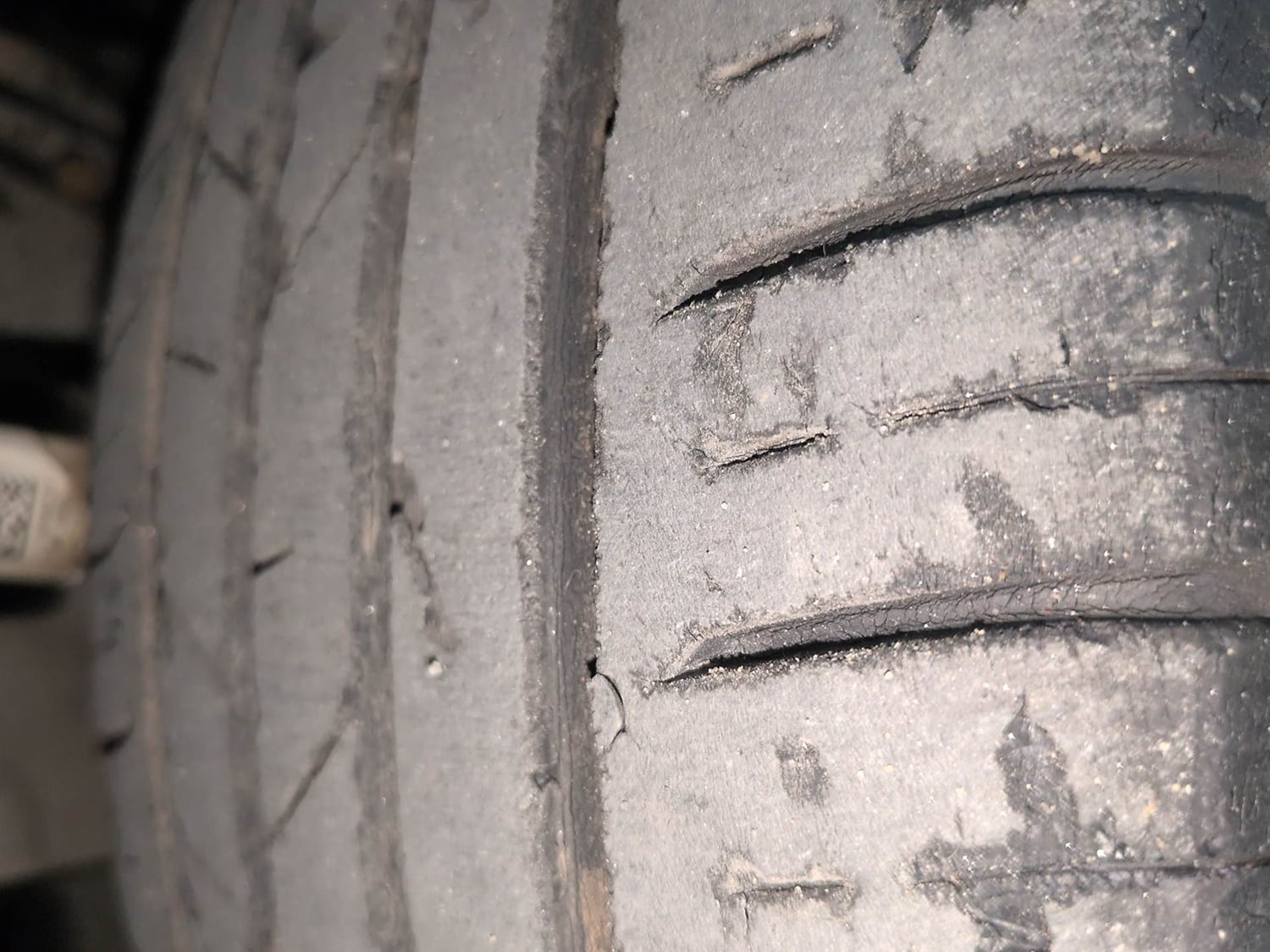 Used 2022 Volkswagen Virtus Topline 1.0 TSI AT Petrol Automatic tyres LEFT FRONT TYRE TREAD VIEW