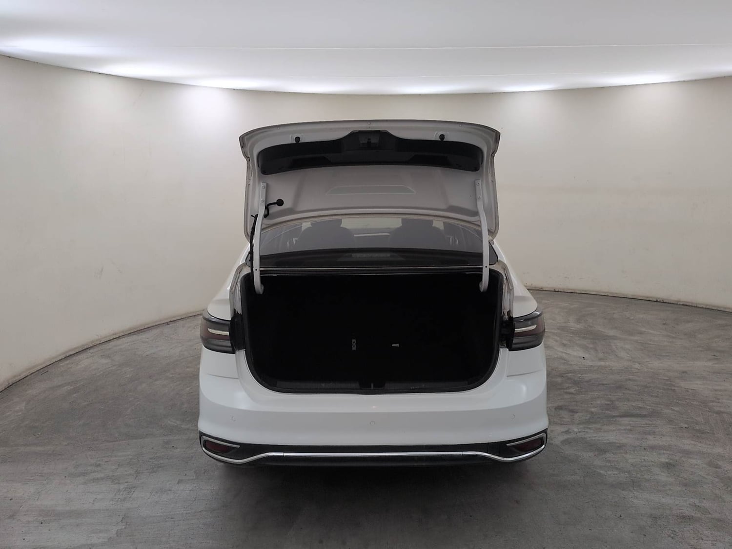 Used 2022 Volkswagen Virtus Topline 1.0 TSI AT Petrol Automatic interior DICKY DOOR OPEN VIEW