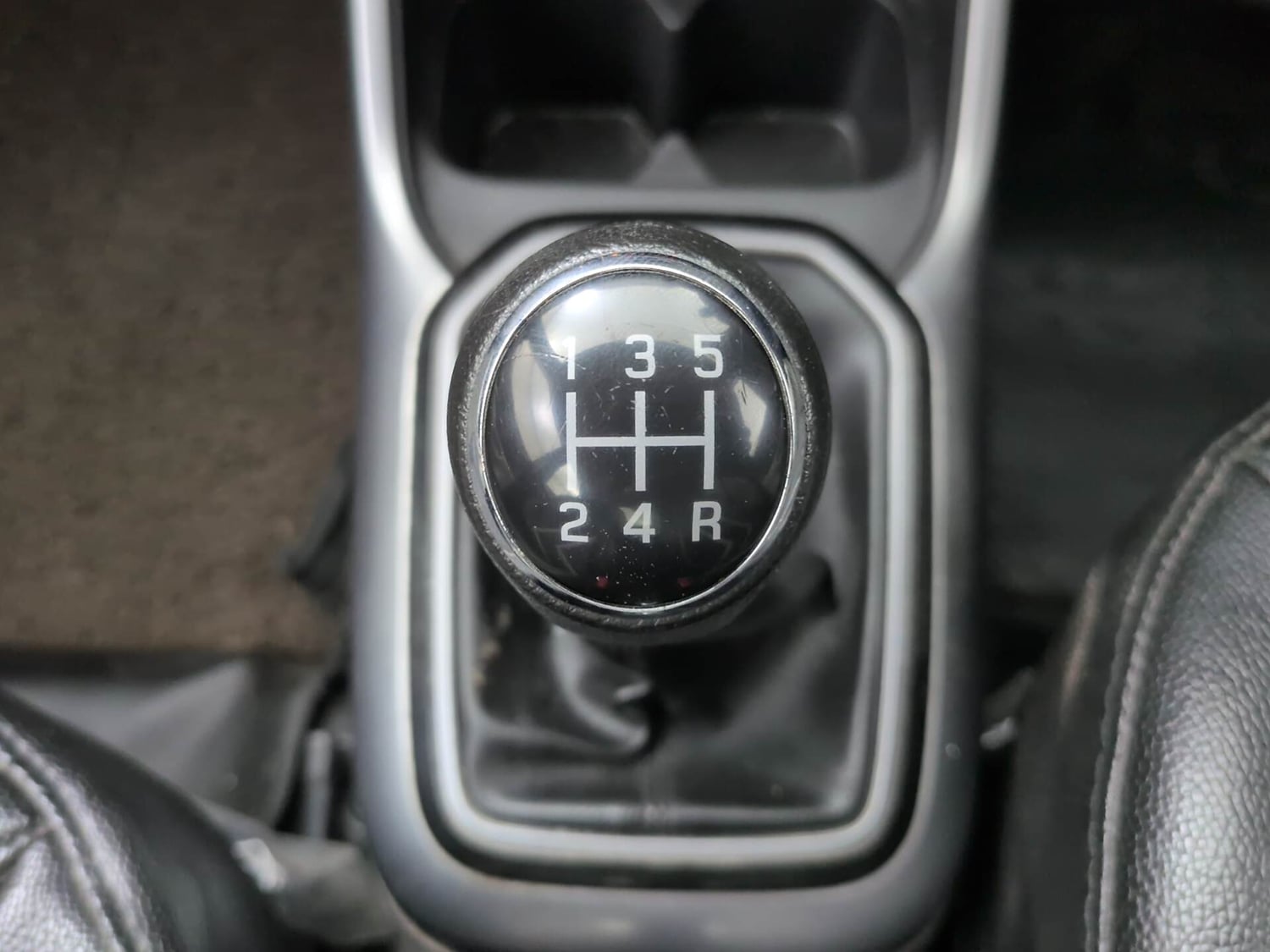 Used 2022 Maruti Suzuki Ignis Alpha 1.2 MT Petrol Manual interior GEAR  KNOB VIEW
