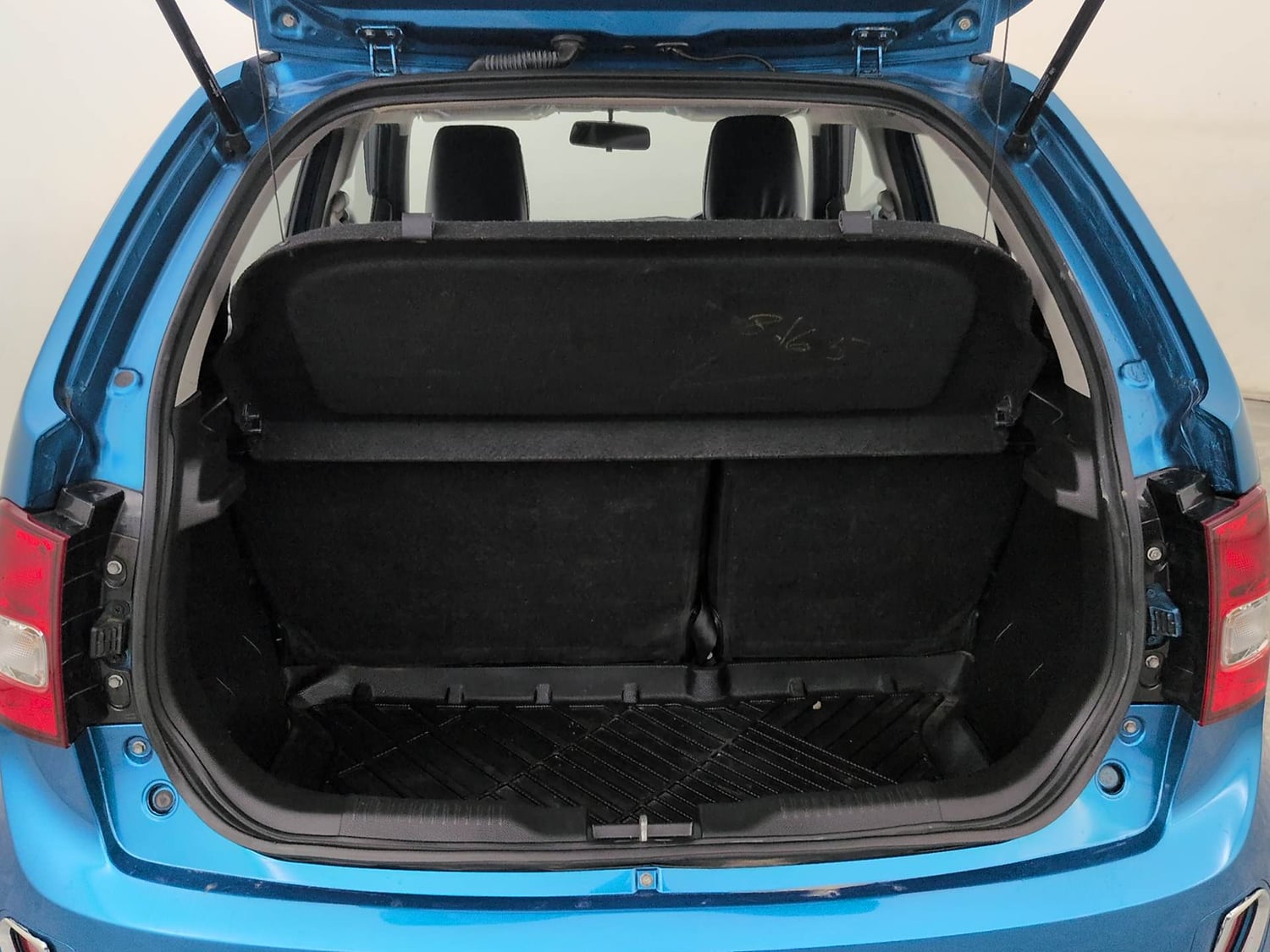Used 2022 Maruti Suzuki Ignis Alpha 1.2 MT Petrol Manual interior DICKY INSIDE VIEW