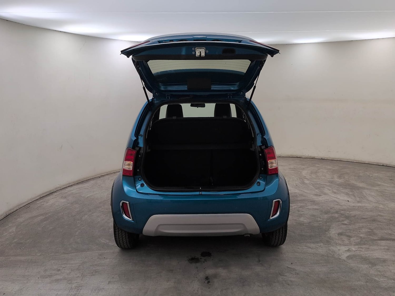 Used 2022 Maruti Suzuki Ignis Alpha 1.2 MT Petrol Manual interior DICKY DOOR OPEN VIEW