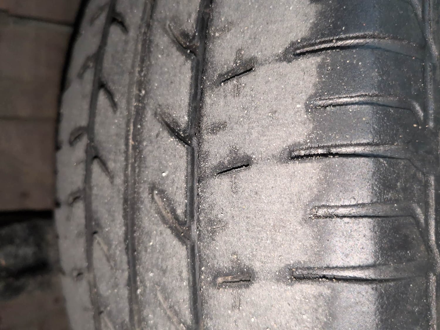 Used 2019 Hyundai Elite i20 Sportz Plus 1.2 CVT Petrol Automatic tyres RIGHT REAR TYRE TREAD VIEW