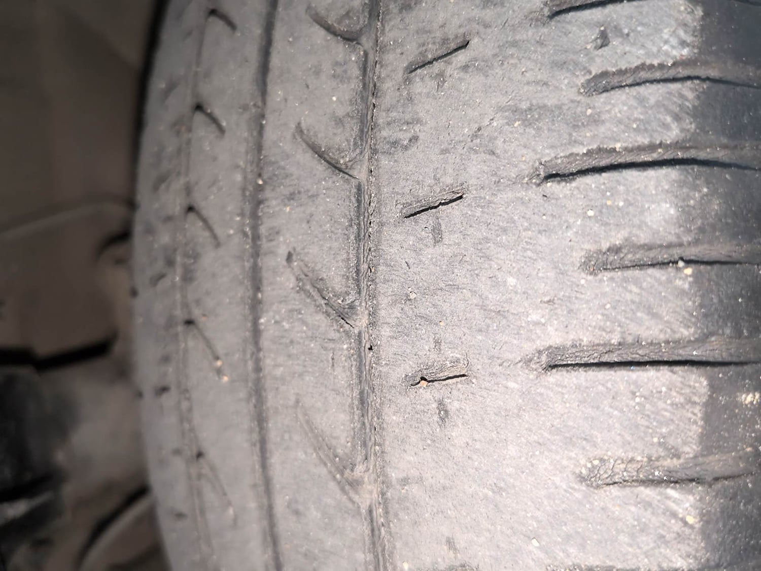Used 2019 Hyundai Elite i20 Sportz Plus 1.2 CVT Petrol Automatic tyres RIGHT FRONT TYRE TREAD VIEW