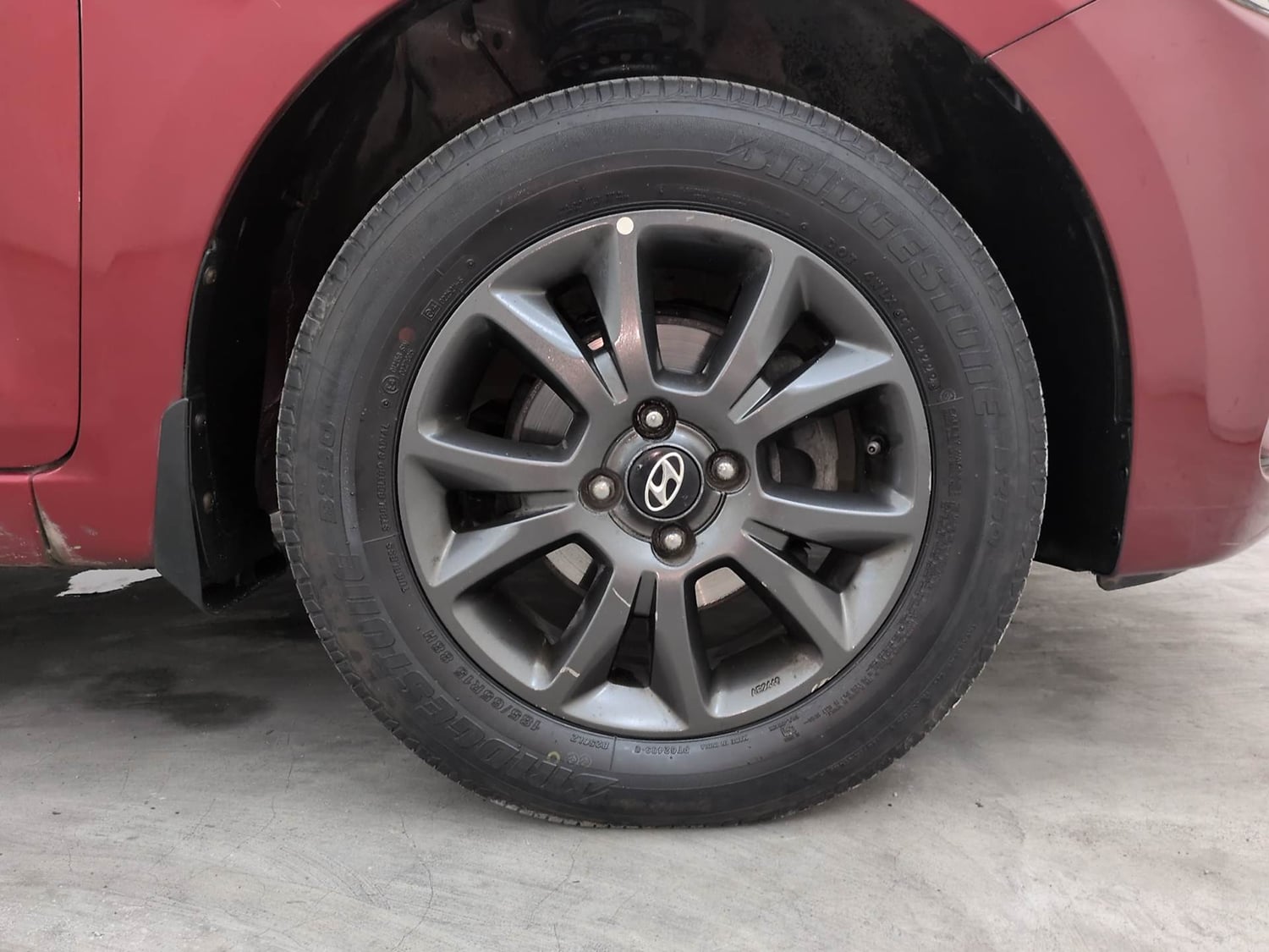 Used 2019 Hyundai Elite i20 Sportz Plus 1.2 CVT Petrol Automatic tyres RIGHT FRONT TYRE RIM VIEW