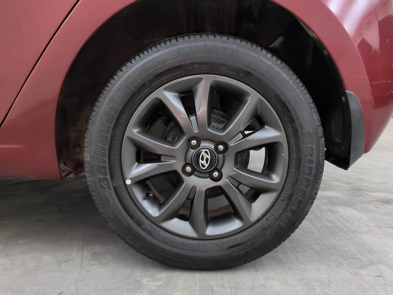 Used 2019 Hyundai Elite i20 Sportz Plus 1.2 CVT Petrol Automatic tyres LEFT REAR TYRE RIM VIEW