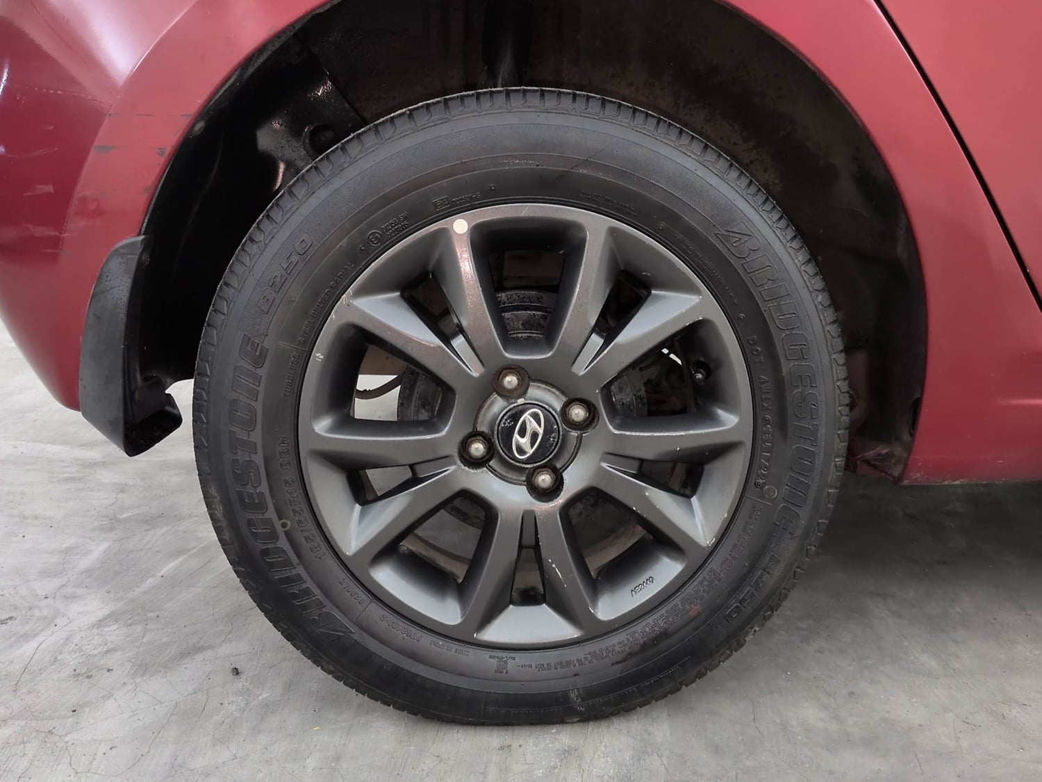 Used 2019 Hyundai Elite i20 Sportz Plus 1.2 CVT Petrol Automatic tyres RIGHT REAR TYRE RIM VIEW