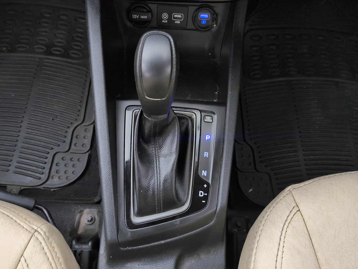 Used 2019 Hyundai Elite i20 Sportz Plus 1.2 CVT Petrol Automatic interior GEAR  KNOB VIEW
