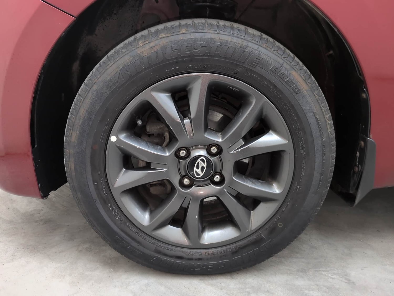 Used 2019 Hyundai Elite i20 Sportz Plus 1.2 CVT Petrol Automatic tyres LEFT FRONT TYRE RIM VIEW