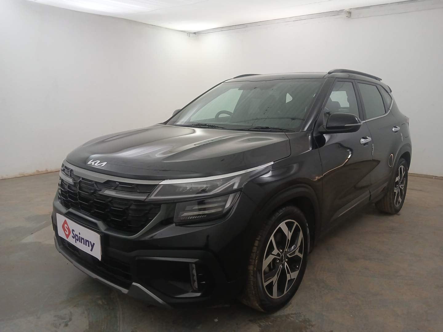 Used 2024 Kia Seltos GTX Plus (S) 1.5 Turbo Petrol DCT Petrol Automatic exterior LEFT FRONT CORNER VIEW