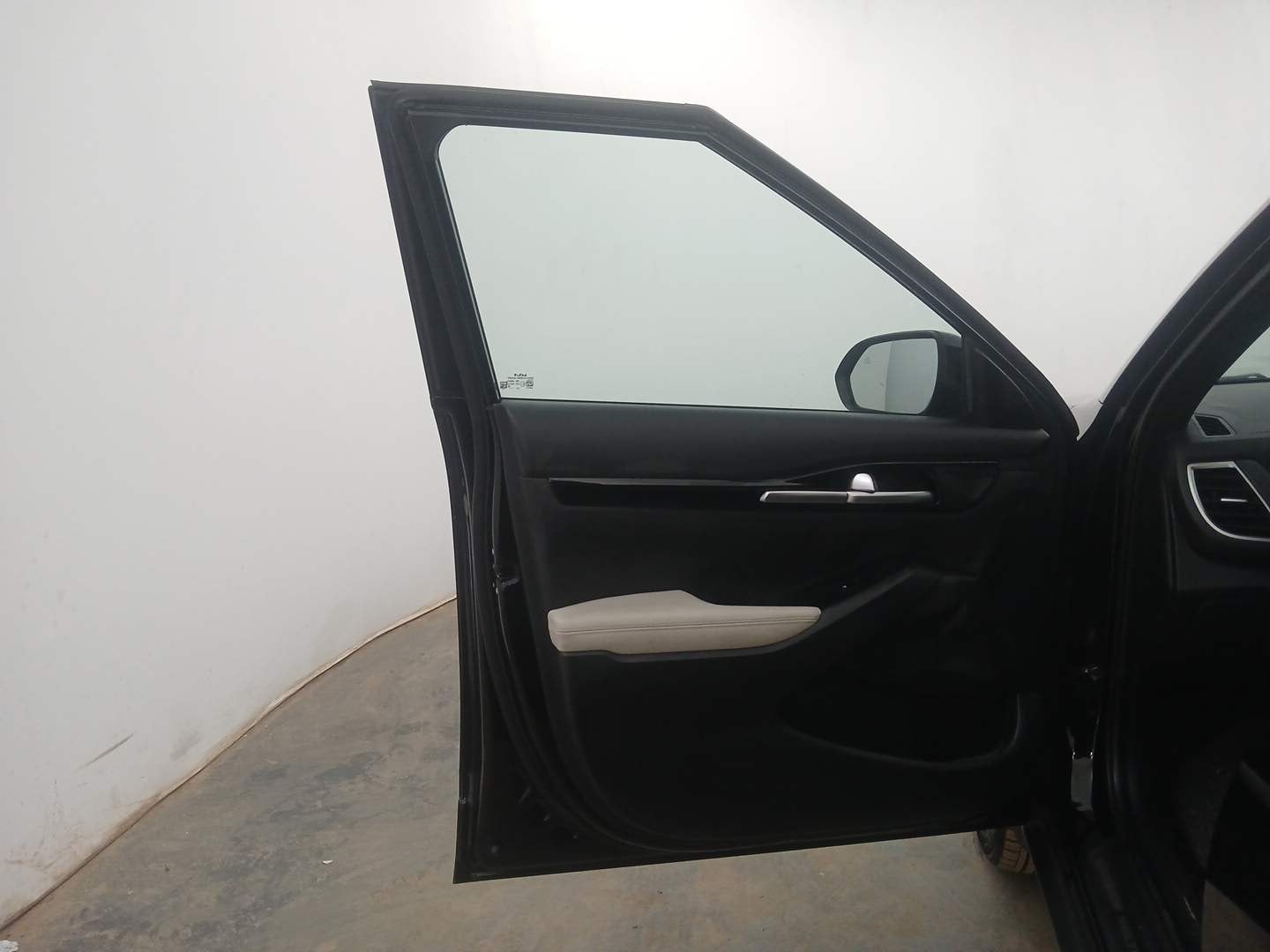 Used 2024 Kia Seltos GTX Plus (S) 1.5 Turbo Petrol DCT Petrol Automatic interior LEFT FRONT DOOR OPEN VIEW