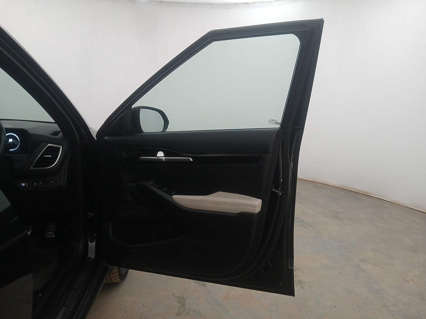 Used 2024 Kia Seltos GTX Plus (S) 1.5 Turbo Petrol DCT Petrol Automatic interior RIGHT FRONT DOOR OPEN VIEW